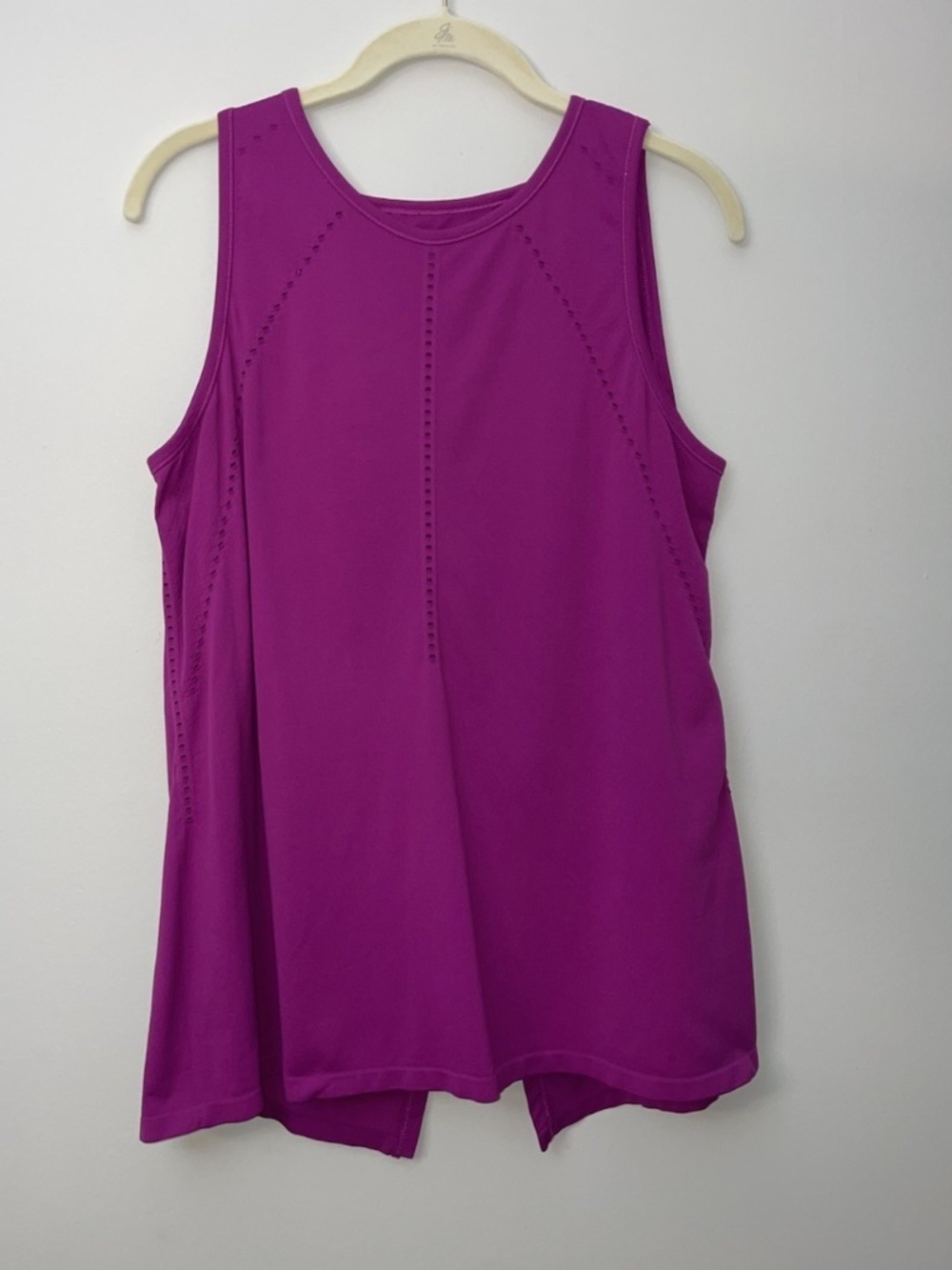 Athleta Foothill Tank M Seamless Top Split Tie Back Perforated Stretch Fuschia